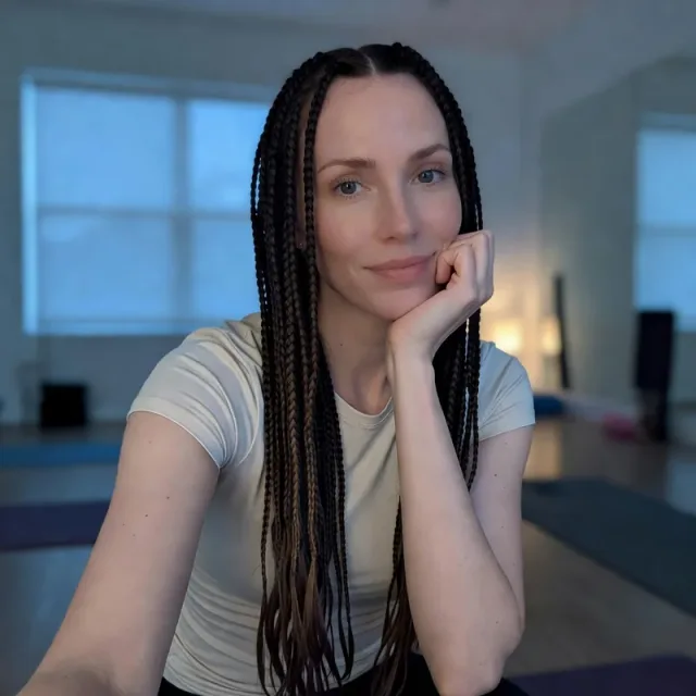 Isabelle, 47